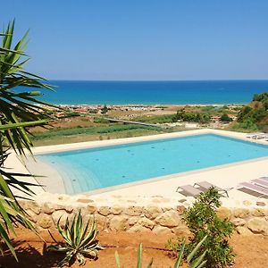La Blanca Resort & Spa